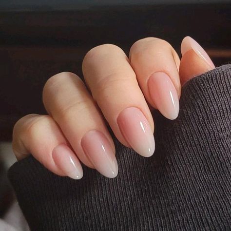 Almond Acrylic Nails, Soft Gel Nails, Round Nails, Almond Nail, Neutral Gel Nails, Almond Gel Nails, Hard Gel Nails, Pretty Gel Nails, Short Almond Nails