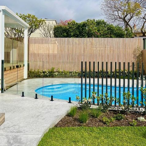 Perth Landscape Design on Instagram: "The curved fence is bringing some extra character to this character home. . . . #landscape #perth #outdoors #design #landscapedesign #architecture #pool #instagood #luxury #perthsesigner #pooldesign" Curved Glass Pool Fence, Pool Barrier Ideas, Backyard Pool With Fence, Australian Pool Landscaping, Pool Fencing Ideas Australia, Pool Hedge, Pool Fence Ideas Australia, Pool Landscaping Australian, Swimming Pool Fence Ideas