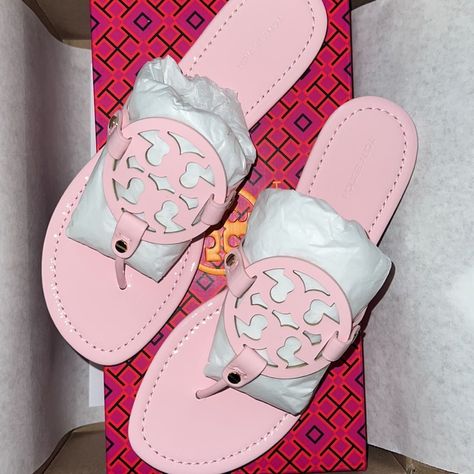 Shoes, Pink, Tory Burch Sandals, Pink Tory Burch Sandals, Tory Burch Sandals Outfit, Slides Shoes, Hype Shoes, Swag Shoes, Trendy Shoes