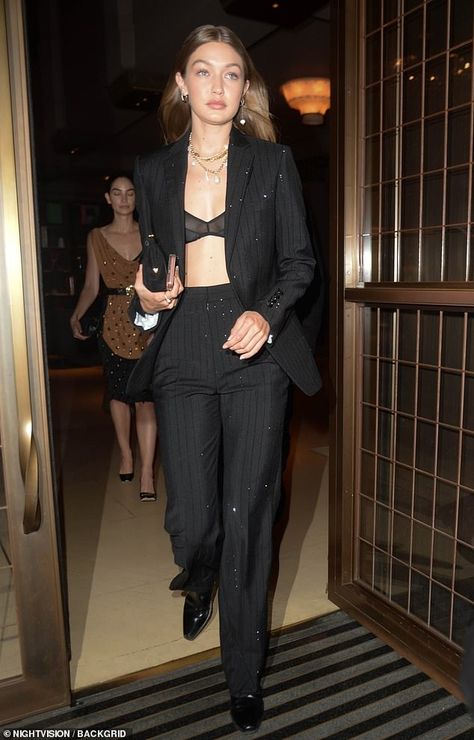 Haute Couture, Gigi Hadid Outfits, Hadid Style, Gigi Hadid, Classy Outfits, Fashion Outfits, Stuart Weitzman, Formal Outfit, Suit Fashion