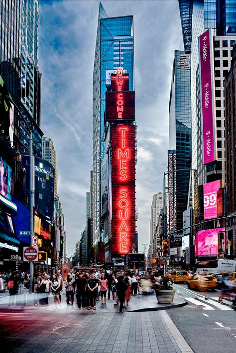 Samsung Installs Momentous New LED Displays in the Heart of New York's Times Square - Samsung US Newsroom New York City, York, Las Vegas, Trips, Tours, Los Angeles, Audio, Viajes, New York Aesthetic