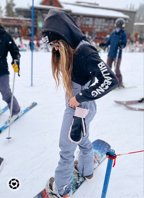 Snowboard outfit winter bibs snow gear women Outfits, Fitness, Snowboards, Winter Outfits, Cute Ski Outfits, Cute Snowboarding Outfits, Cute Skiing Outfit, Girls Snowboarding Outfits, Snow Outfits For Women