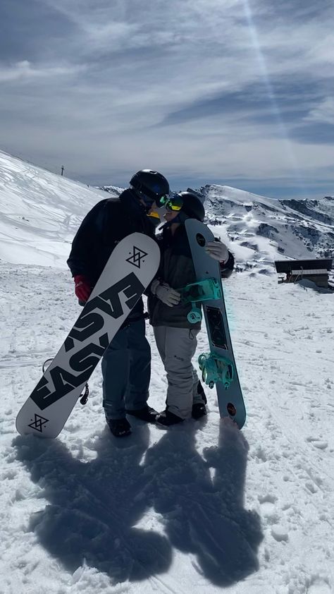 Couple, couple goals, couple pictures, couple picture ideas, love, in love, soulmate, snowboard, snow pictures, snow photos, snowboard couple photos, snowing, couple trip, pareja, goals, loving, special, romantic Balayage, Winter Sports, Snowboards, Trips, Couple Snowboarding Pictures, Snowboarding Couple, Snowboarding Pictures Friends, Snowboarding Pics, Couple Goals