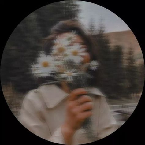 Girl With Flowers Dp | Dream Explorer