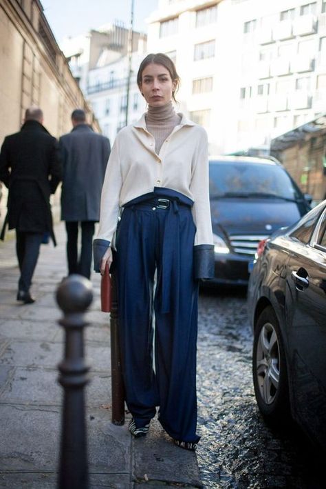 Fall Layer Outfits Turtleneck Button Up Wide Leg Oversized Belted Trousers Zebra Booties Minimalist Minimal Outfit Street Style Outfits, Fashion, Clothes, Tailored Pants, Fashion Outfits, Fashion Looks, Navy Pants Outfit, Fashion Media, Fashion News