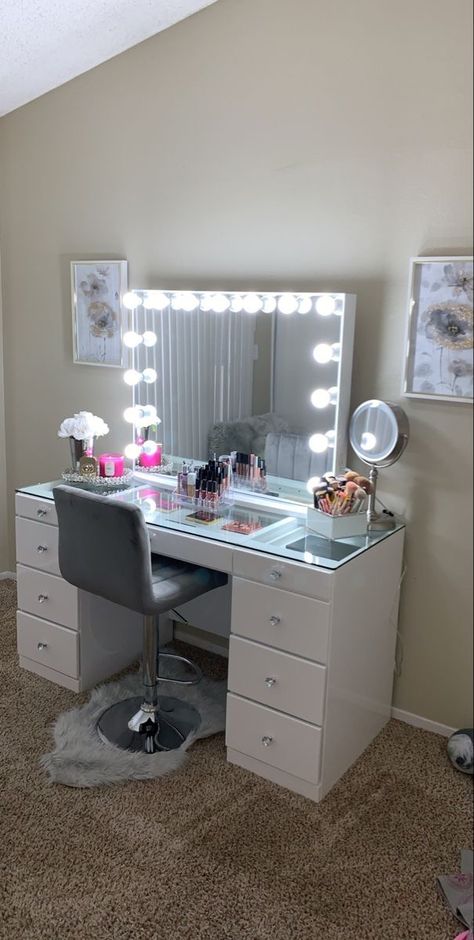 Dressing Table, Bedroom Vanity With Lights, Vanity Room, Vanity Ideas, Vanity Chairs, Room Makeover Bedroom, Bedroom Makeover, Luxury Room Bedroom, Room Makeover