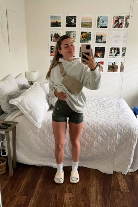 This image is of a girl in her bedroom taking a picture while wearing a grey hoodie with a fanny pack and matching green shorts. Gym Outfits, Outfits, Fitness, Teen Workout Clothes, Gym Fits, Workout Clothes Aesthetic, Workout Outfits Aesthetic, Gym Fit, Cute Workout Outfits