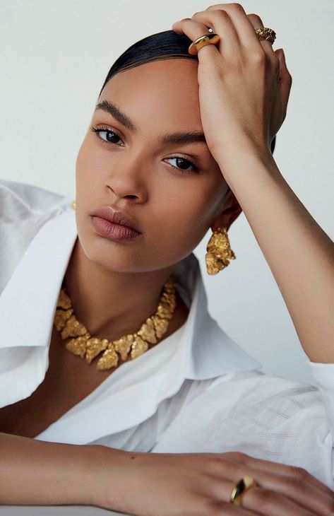 model with natural makeup and a plain white shirt and gold statement jewellery Vogue, Bijoux, Religious Jewelry, Jewelry Model, Jewelry Lookbook, Jewelry Editorial, Statement Jewelry, Jewelry Photography Styling, Gold Statement Jewelry