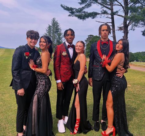 Couples Prom Outfits, Prom Pictures Couples Black, Senior Prom, Prom Pictures Couples, Prom Photos, Prom Photoshoot, Prom Dates Couples, Prom Picture Poses, Prom Couples Outfits