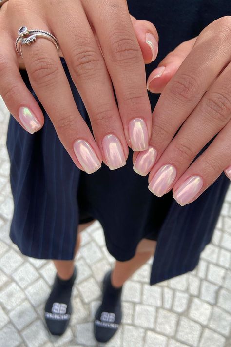 Want a trend-ticking manicure that goes with every outfit? Cellophane nails are for you. We’re here to help you decide what mani to get next - and this trend works for absolutely everyone and goes with every outfit: cellophane nails. [📸 _by_shelley] Nude Nails, Girls Nails, Ongles, Casual Nails, Chic Nails, Pretty Nails, Elegant Nails, Classy Nails, Uñas Decoradas