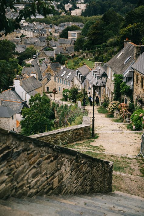 visiter Lannion et les escaliers de l'église de Brélévenez #bretagne #lannion London Travel, Brittany, Outdoor, Normandy, Trips, Europe, Voyages, Voyage, Bretagne