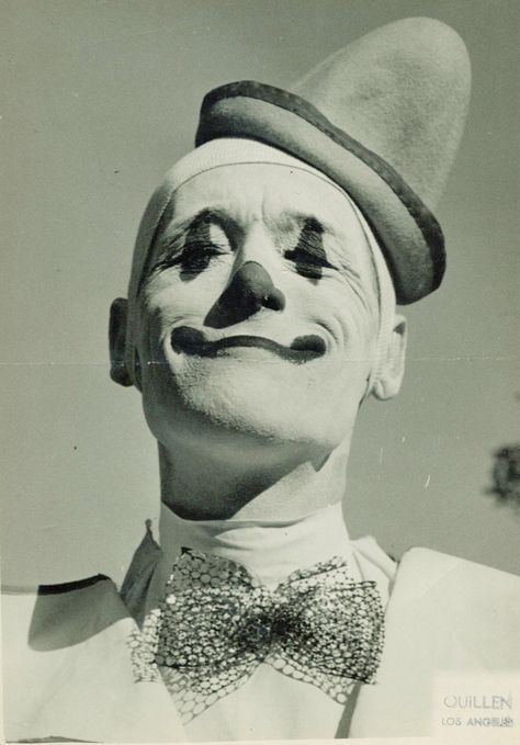 1920's clown Art, Fictional Characters, Pierrot Clown, Art Reference, White Face, Clown Faces, Art Inspiration, Eye Art, Art Vintage