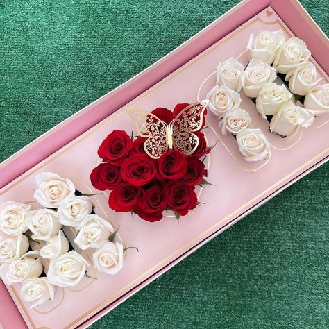 Sweet Kataleya on Instagram: “Mothers Day🌹 Mom Box- offering in different styles I will be posting full menu soon: Bouquets Flower Boxes Desserts Balloons…” Ideas, Mother's Day Bouquet, Mothers Day Flowers, Flower Boxes, Mothers Day Roses, Small Bouquet, Ribbon Flowers Bouquet, Mothers Day Chocolates, Ribbon Bouquet