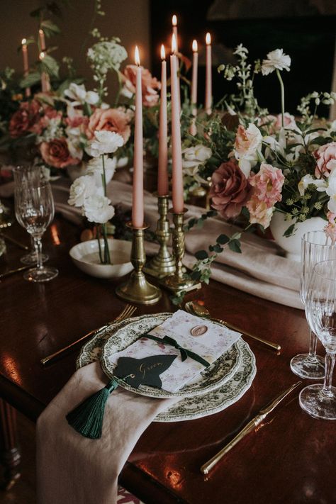 Wedding Decor, Vintage, Vintage Wedding Table Settings, Victorian Wedding Decor, Vintage Wedding Table, Antique Wedding Decorations, Antique Wedding Theme, Antique Style Wedding, Old World Wedding Decor