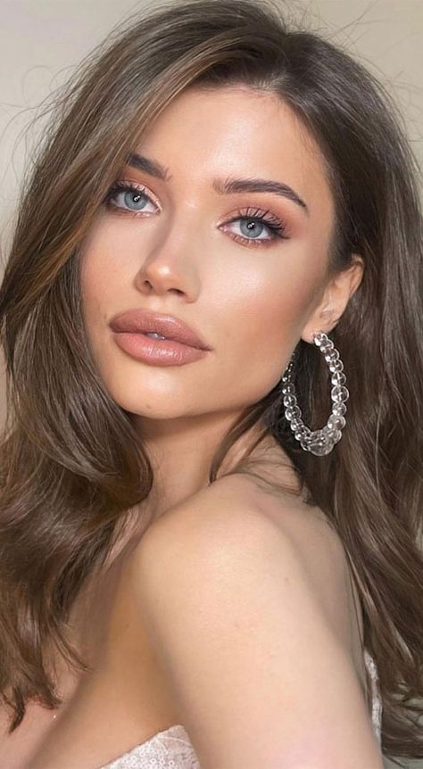32 Radiant Makeup Looks to Make You Glow on Your Big Day : Soft Natural Neutral Look Barbie, Glow, Wedding Makeup For Brown Eyes, Graduation Make Up Natural, Elegant Makeup, Natural Glam Makeup, Glam Wedding Makeup, Wedding Makeup For Blue Eyes, Natural Prom Makeup