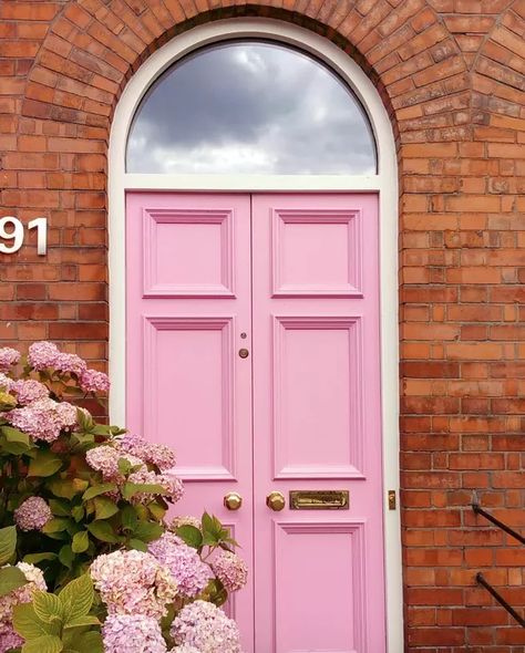 12 Front Door Colors That Go With a Red Brick House Exterior Pink Front Door, Front Door Paint Colors, Front Door Colors, Door Color, Pink Houses, Door Paint Colors, Orange Brick, Orange Brick Houses, Front Door