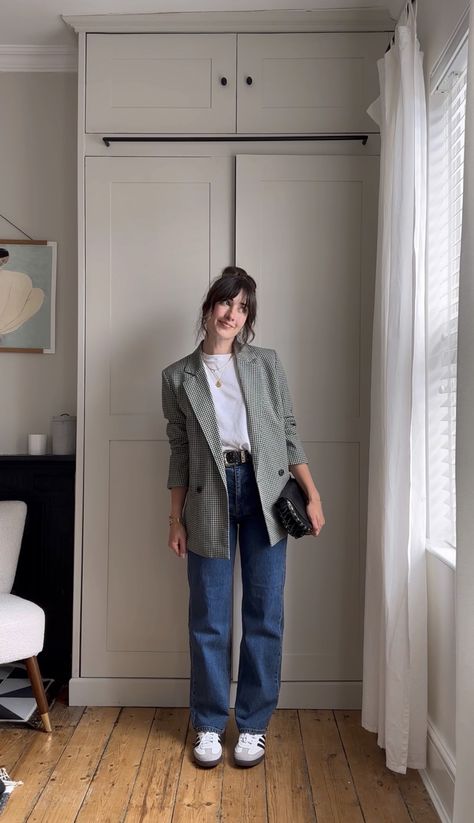 Everyday outfit ideas easy to recreate and style inspo. Find more outfits and info @rosieannbutcher Casual, Jeans, Casual Chic, Outfits, Everyday Outfit Inspiration, Summer Office Outfits, Everyday Outfits Summer, Smart Casual Wardrobe, Smart Casual Outfit Summer