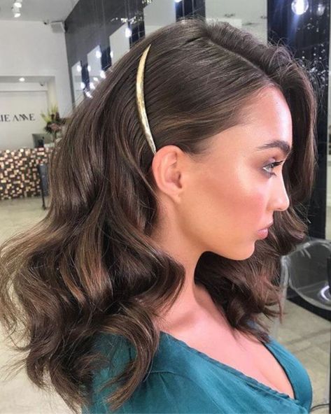How to style a one shoulder dress_side swept soft waves 2 Hair Beauty, Long Hair Styles, Hair Trends, Cool Hairstyles, Box Braids Hairstyles, Haar, Hair Accessory, Holiday Hairstyles, Wedding Hair Side