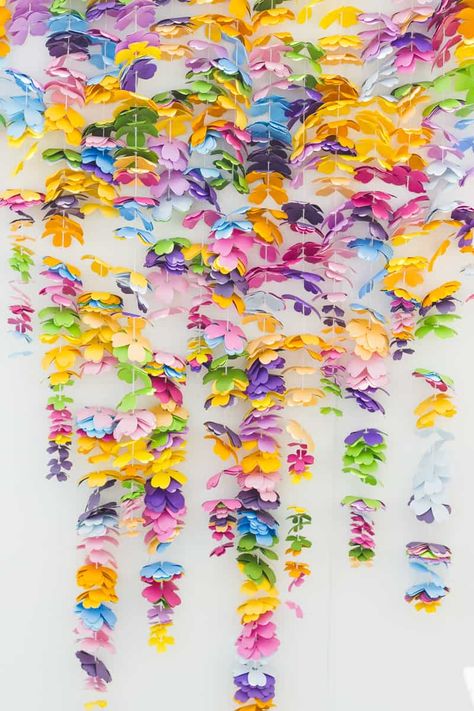 Make this beautiful cascading flower backdrop for your wedding! It's fun, floral and unique! Fab for an altar, a wedding backdrop, a Photo Booth backdrop or even behind the top table! Perfect DIY wedding decor! Decoration, Backdrops, Garland Backdrops, Backdrops For Parties, Flower Backdrop, Paper Flower Backdrop, Flower Garlands, Paper Backdrop, Diy Photo Backdrop