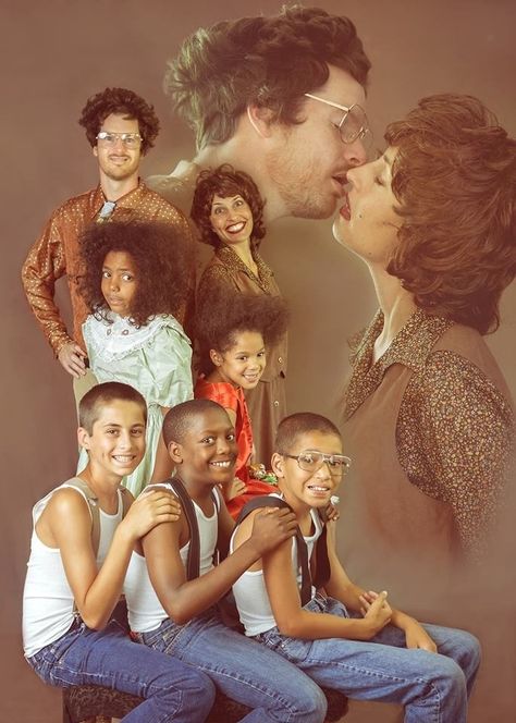 The 20 Most Awkward Family Photos We Have Ever Seen - CheezCake - Parenting | Relationships | Food | Lifestyle Vintage Photos, Humour, Awkward Family Christmas, Funny Family Photos, Awkward Family Photos Christmas, Awkward Family Photos, Family Humor, Awkward Family Portraits, Jim Carrey
