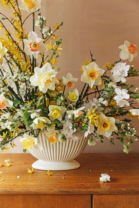 How to create a joyful daffodil arrangement to welcome spring | House & Garden Spring Arrangements, Spring Floral Arrangements, Spring Flower Arrangements, Spring Flowers, Tulips Arrangement, Spring Floral, Floral Arrangement, Easter Flower Arrangements, Flower Arrangements