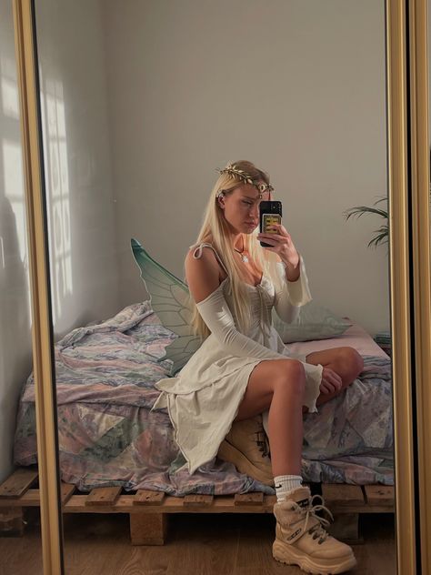 Cosplay, Halloween, Fairy Halloween Costumes, Fairy Costume Aesthetic, Fairy Aesthetic Costume, Fairy Clothes, Fairy Cosplay, Fairy Clothes Aesthetic, Fairy Outfit Aesthetic