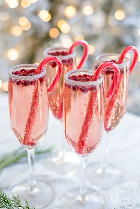 Holiday Cocktails: How to Create an Affordable Holiday Drink Station #holidaydrink Parties, Rum, Christmas Drinks Alcohol, Christmas Cocktail Drinks, Festive Drinks Christmas, Holiday Cocktails Christmas, Christmas Cocktail Party, Festive Drinks, Holiday Drink Decor
