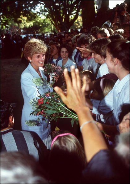 Princess Diana (1961 - 1997) during a walkabout outside the headquarters of the Help The Aged charity in Harare, Zimbabwe, July 1993. Lady, Idol, People, England, Princess Diana, Queen, Princess Diana Pictures, Princess Diana Photos, Princess Of Wales