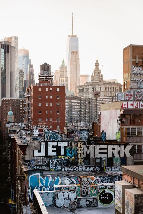 Hip Hop New York, New York City Landscape, New York Hip Hop, New York Graffiti Aesthetic, Streets Of New York, Iconic New York, New York Hip Hop Aesthetic, New York City Streets, New York Street Photography