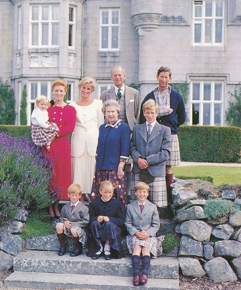 'Once upon a time… ' Queen, Family Portraits, Royal Family Portrait, Royal Family Pictures, Diana, Donna, Prince And Princess, Royal Family, Fotos