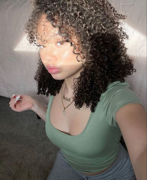 Outfits, Girl Hairstyles, Mixed Girl Curly Hair, Curly Girl, Curly Hair Girls, Girls With Curly Hair, Mixed Curly Hair, Curly Girl Hairstyles, Curly Hair Styles