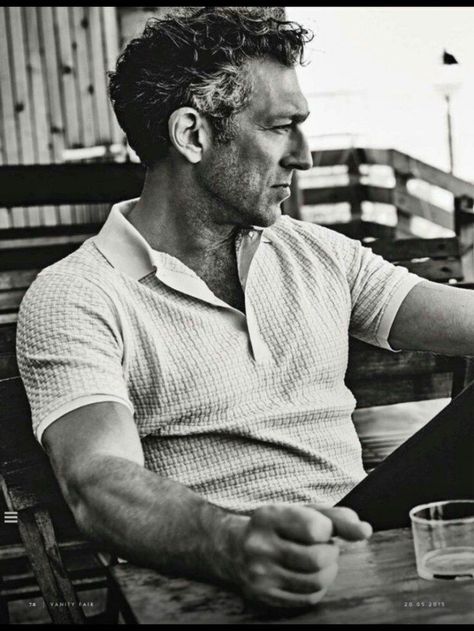 11 European Style Icons Whose Look You Need To Steal IMMEDIATELY – MANNER Gentleman Style, Films, Portraits, Vincent Cassel, Film, Famous, Man, French Man, Fotos