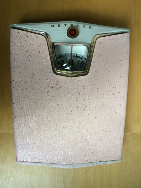 Pink, American Girls, Atomic Space Age, House Items, Weighing Scale, Vintage Bathroom, Scales, Bathroom Scale, New Homes
