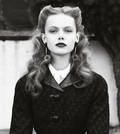 40s style pinned back curls Retro Hairstyles, Vintage Hairstyles, 40s Fashion, 1940s Hairstyles, 40s Style, 40s Hairstyles, 40s Mode, 1920s Hair, Estilo Pin Up