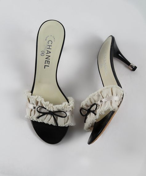 Chanel Satin Ruffled Bow Heels (Size 38) | The Vintage Plug Carrie Bradshaw, Chanel, Shoes, Outfits, Chanel Heels, Chanel Shoes, Vintage Heels, Shoes Heels, Luxury Heels