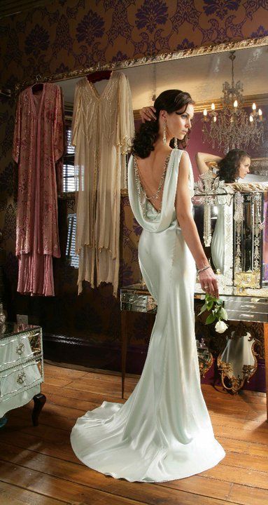This is a Great Back - the draping is more interesting than a simple low back / cutout .. "CLASS" ... Prom Dresses, Haute Couture, Robe, Beautiful Dresses, Stunning Dresses, Giyim, Lovely Dresses, Bal, Pretty Dresses