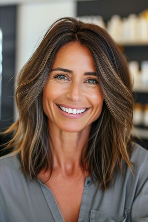 This medium-length cut has soft waves and a touch of beautiful balayage highlights that add depth and movement. The darker roots transitioning to lighter ends create a subtle contrast that’s both natural and stylish. Click here to see more stunning hairstyles for women over 50. Balayage, Medium Length Hair With Layers, Medium Length Haircuts, Medium Length Hair Cuts, Medium Length Hair Blonde, Medium Length Straight Hairstyles, Medium Layered Haircuts, Medium Length Hair Styles, Layered Thick Hair