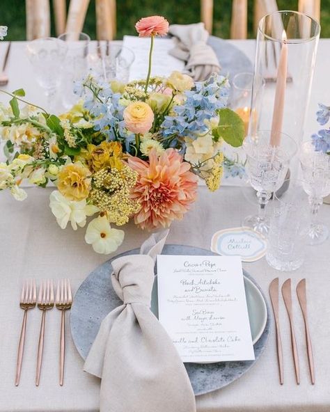 Style Me Pretty on Instagram: "Take a look at this perfectly curated table decor at this vibrant spring wedding! We love the colorful floral centerpiece and rose gold accents! What's your favorite detail? 🌸 Little Black Book Photography: @adrianaklas Event Production: @bashplease Floral Design: marigold_sf Stationery: @ambermoondesign & annerobincallig Rentals: @casadeperrin #weddingphotography #stylemepretty #weddingplanner #weddinginspiration #eventplanning #weddingday #weddingideas #wed Floral, Wedding, Hochzeit, Boda, Mariage, Casamento, Pastel Wedding, Inspo, Warm Wedding