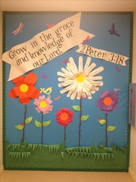 Wall board--Would be cute to add the faces of the kids in class to the center of the flowers...possibly even add petals to their flowers for attendance. Bulletin Boards, Crafts, Pre K, Bible Crafts, Sunday School, Sunday School Decorations, Sunday School Classroom, Sunday School Rooms, Bible Bulletin Boards
