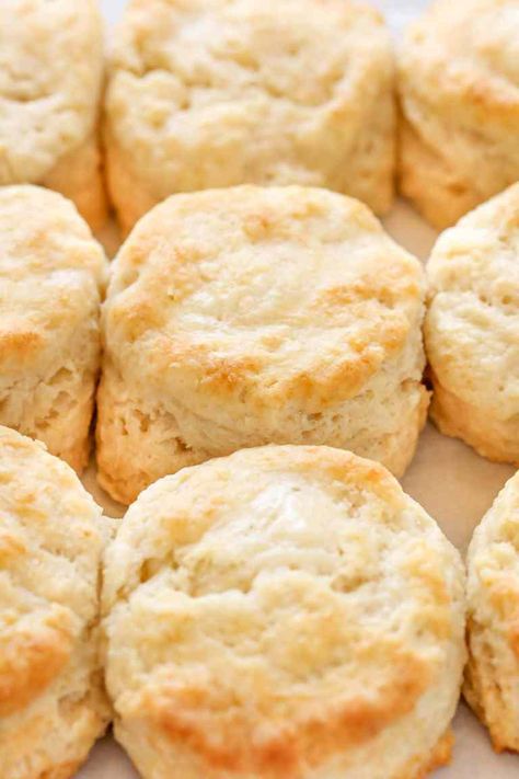 These Easy Buttermilk Biscuits are incredibly soft, tall, flaky, and buttery. Serve these with some jam, gravy, or your topping of choice for an easy and delicious breakfast! Biscuits, Quiche, Scones, Muffin, Desserts, Buttermilk Biscuits, Homemade Bread, Bread Recipes Homemade, Homemade Biscuits Recipe