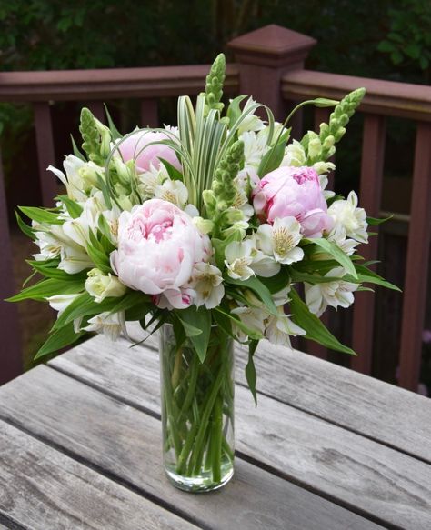 Floral, Floral Arrangements, Floral Studio, Florist, Floral Bouquets, Flower Delivery, Spring Flower Arrangements, Flower Vase Arrangements, Spring Flowers