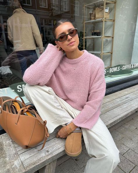 felt cosy | Instagram Winter Outfits, Casual, Winter, Cosy Winter Outfits, Cosy Outfits, Wardrobe, Inspo, Chic Style, Uggs