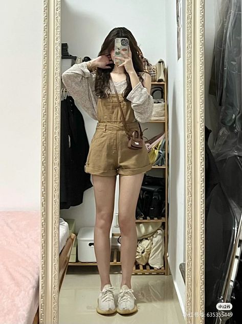 Outfits, Overalls Grunge, Grunge Fashion, Overalls Aesthetic, Korean Outfit Street Styles, Overalls Outfit Aesthetic, Outfit Ideas Korean Summer, Cute Overall Outfits, Outfit Ideas Korean Asian Style