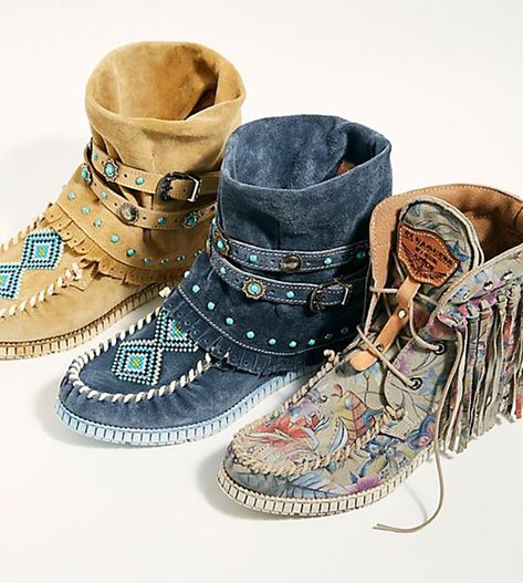 Pumps, Trainers, Sandals, Ankle Boots, Cowgirl Boots, Suede Moccasins, Moccasin Boots, Moccasins, Shoe Boots