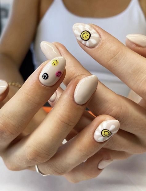 21 Smiley Face Nails That are Sure to Put A Smile on Your Face, Too - Days Inspired Nail Ideas, Nail Designs, Fun Nails, Cute Acrylic Nails, Cute Nails, Happy Nails, Emoji Nails, Acrylic Gel, Nail Patterns