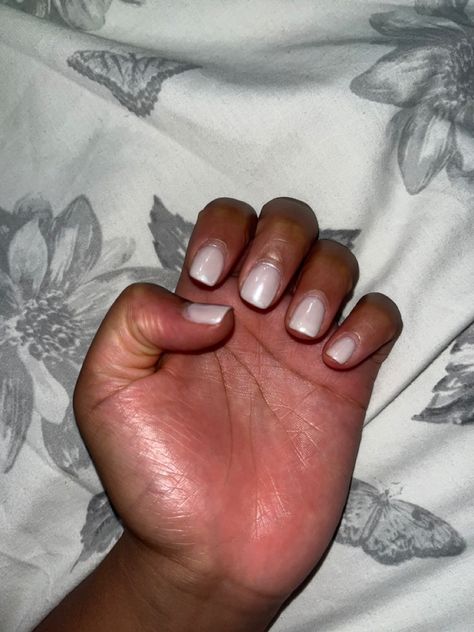 Chrome white shellac nails #nails #chrome #chromewhite Manicures, Shellac, White Shellac Nails, White Shellac, White Chrome Nails, Chrome Nails, White Silver, Powder Nails, Chrome Powder