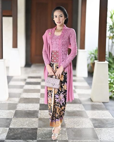 Javanese, Princesses, Outfits, Kebaya Bali Modern, Kutu Baru Modern, Kebaya Kutu Baru Modern, Model Kebaya Brokat Modern, Kebaya Jawa, Model Dress Kebaya
