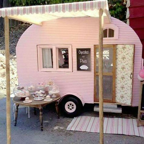 Want!!! Campers, Camping, Home Décor, Vintage Caravans, Romantic Cottage, Vintage Camping, Food Truck, Bungalow, Vintage Travel Trailers