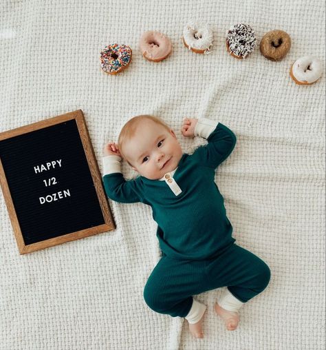Monthly Baby Photos Boy, 6 Month Baby Picture Ideas Boy, Baby Month By Month, 6 Month Baby Picture Ideas, One Month Baby, Monthly Baby Photos, Monthly Baby Pictures, Creative Monthly Baby Photos, Milestone Pictures