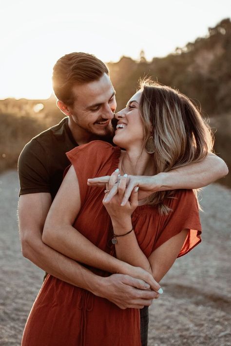 50 Romantic Couple Poses to Get Cute Couple Photos (+5 FREEBIES) Photography Poses, Couple Photography, Couple Photoshoot Poses, Photo Poses For Couples, Couple Photography Poses, Couples Poses For Pictures, Couple Engagement Pictures, Couple Shoot, Photoshoot